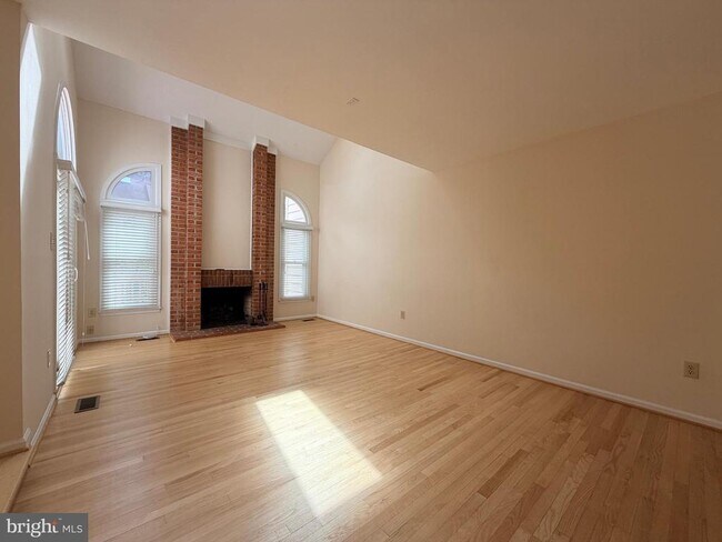 Building Photo - 7418 Crestberry Ln