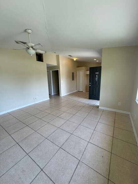 Building Photo - 4538 Golfview Blvd