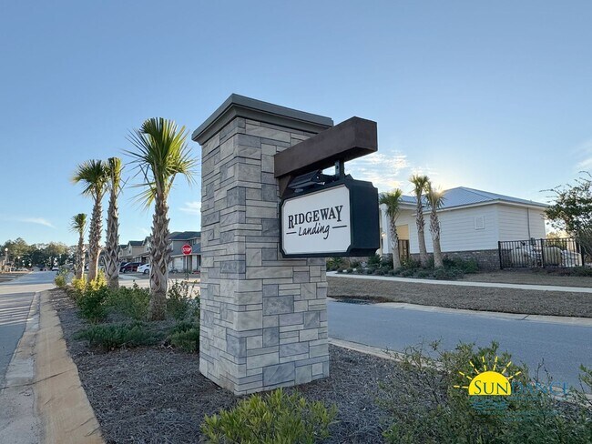 Building Photo - Spacious 5-Bedroom with Community pool in Crestview!