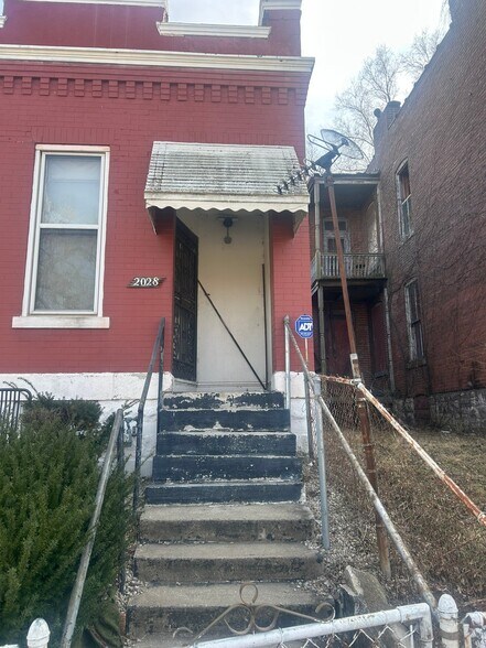 Building Photo - 2028 E Prairie Ave