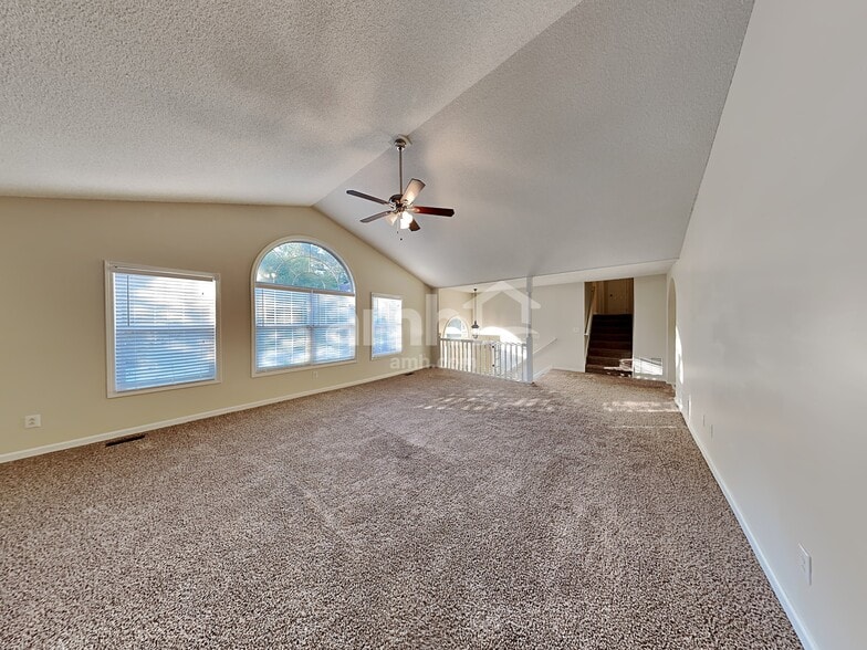 Building Photo - 1017 Queensbury Run