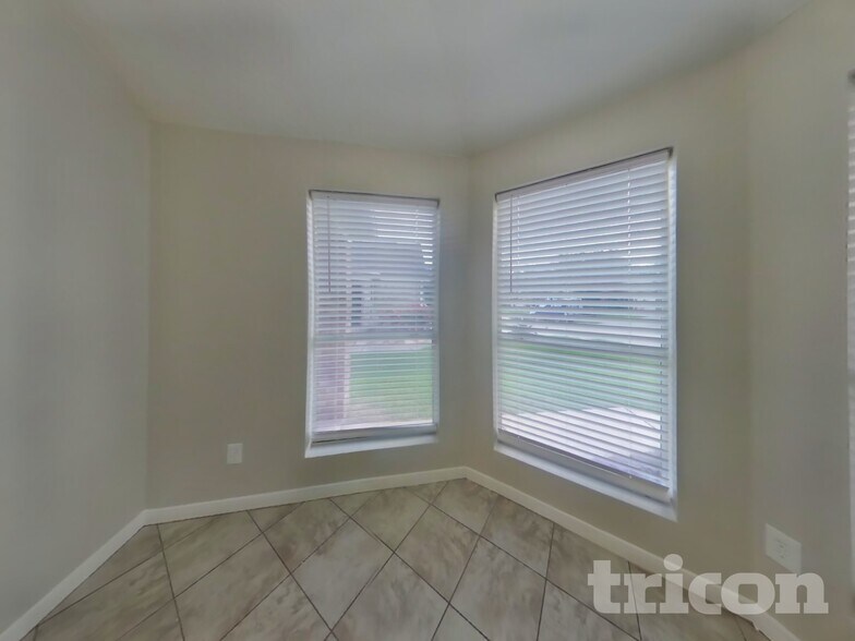 Building Photo - 1111 Chestnut Bough St