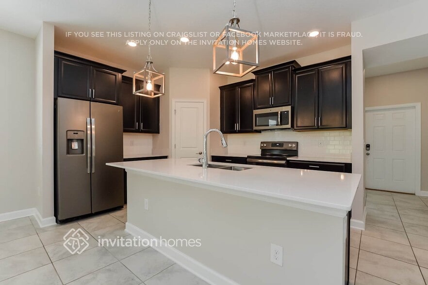 Building Photo - 4315 Seven Canyons Dr