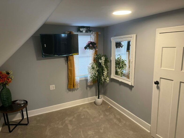 Building Photo - 42 Gage St