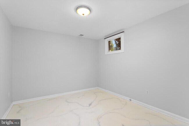 Building Photo - 6800 Melrose Dr