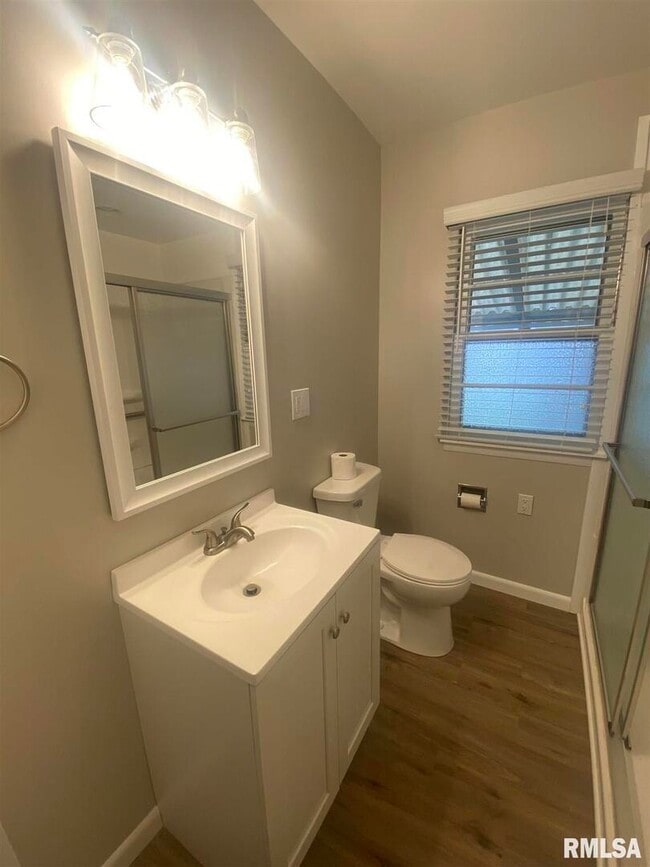 Building Photo - 2733 E 18th St