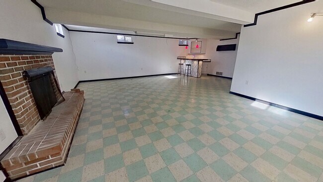 Building Photo - 2-Bedroom Rancher with Garage