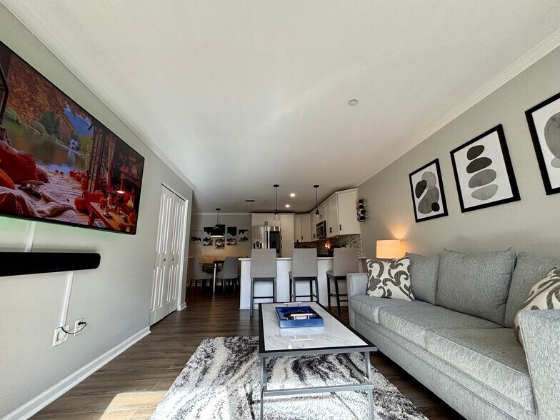 Building Photo - 34 Schoolhouse Dr