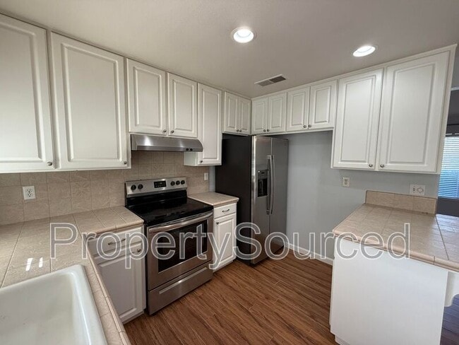 Building Photo - 1708 Applegate Dr