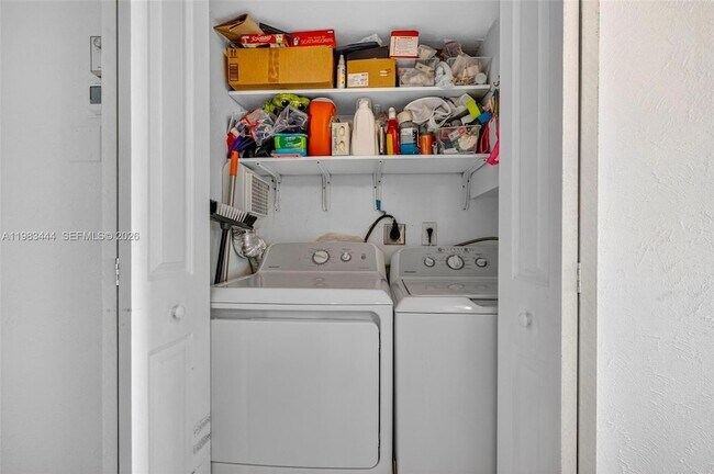 Building Photo - 3000 E Sunrise Blvd