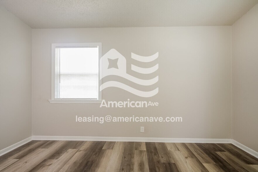 Building Photo - 5429 N Elgin Ave