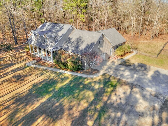 Building Photo - Large House on 3.5 Acres in Harlem