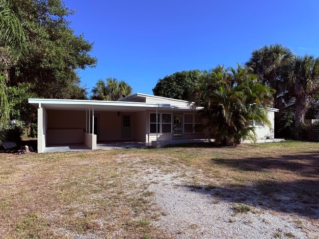 Building Photo - 1401 NE Elizabeth Ave