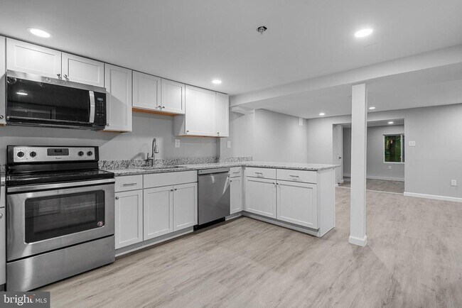 Building Photo - 7795 Penn Manor Ct