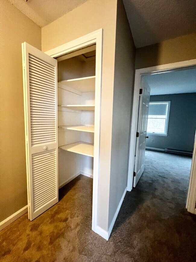 Building Photo - Rarely available Lake Vista Townhouse - en...
