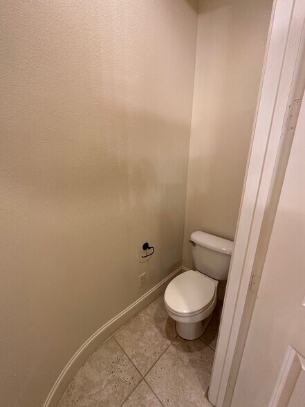 Building Photo - 6353 Richmond Ave