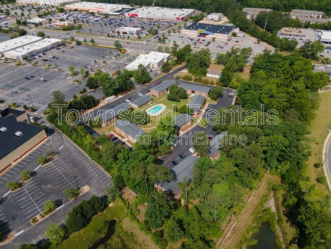 Building Photo - 5850 Century Oaks Dr