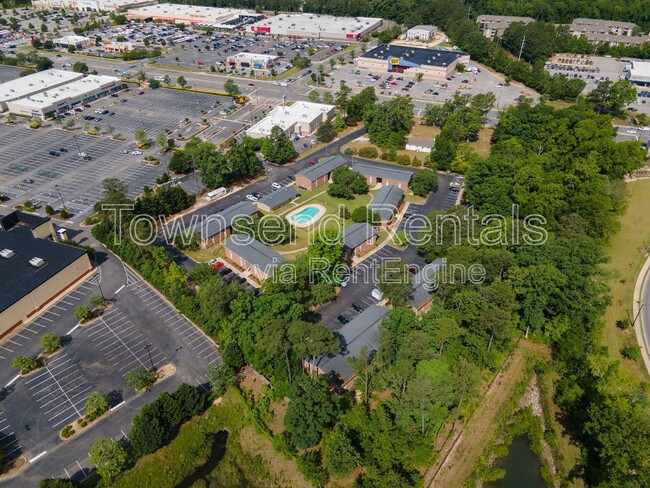 Building Photo - 5866 Century Oaks Dr