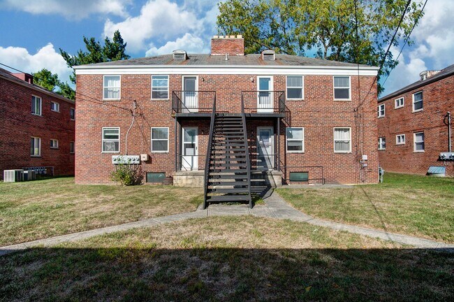 Building Photo - 1440 Elmwood Ave