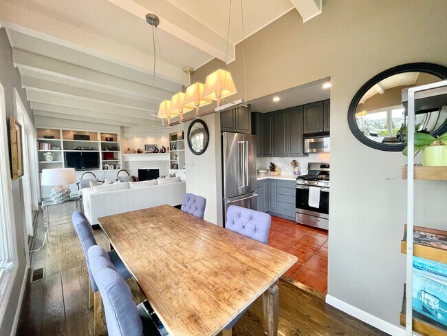 Building Photo - 3BR/2.5BA INCOMPARABLE Views!!! Prime Corona Heights Residence! 2 car parking and laundry! PROGRE...