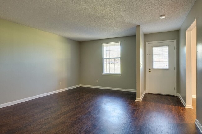 Building Photo - 1301 Neelys Bend Rd