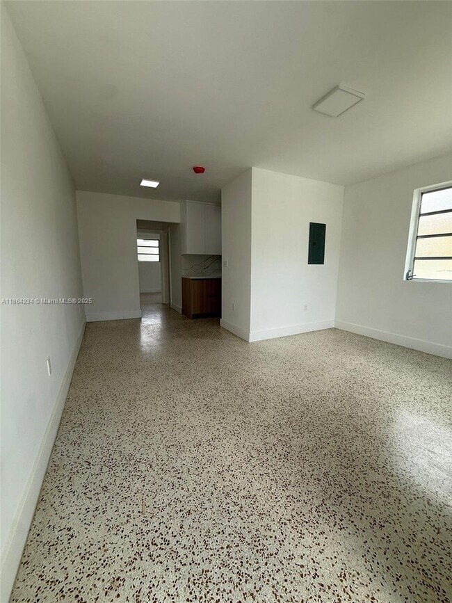Building Photo - 2786 SW 31st Pl