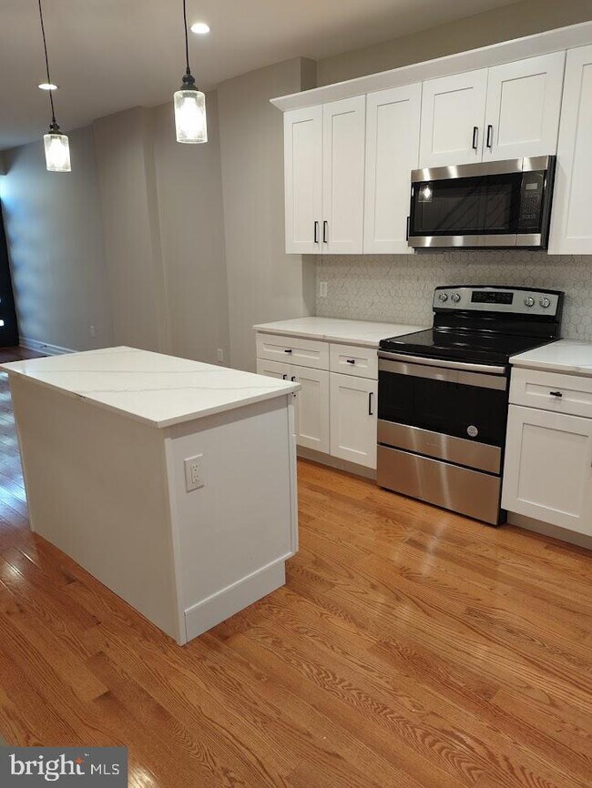 Building Photo - 1812 N Croskey St