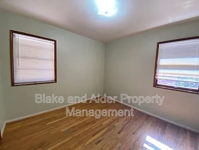 Building Photo - 6410 NE 33rd Ave