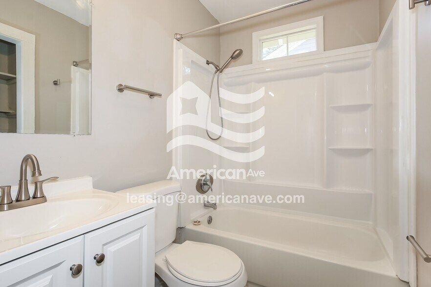 Building Photo - 2805 Royal St