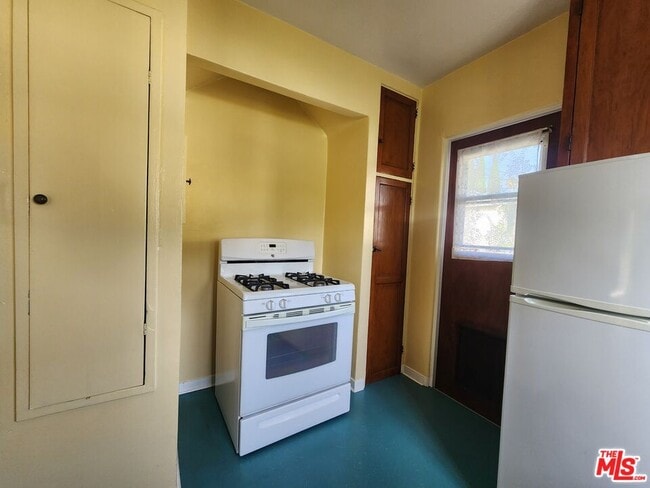 Building Photo - 1163 N Genesee Ave