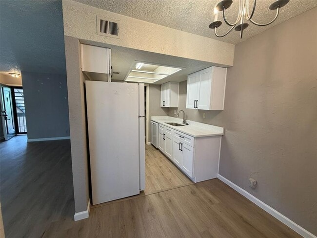 Building Photo - 2600 Penny Ln