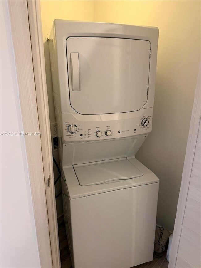 Building Photo - 801 S Miami Ave