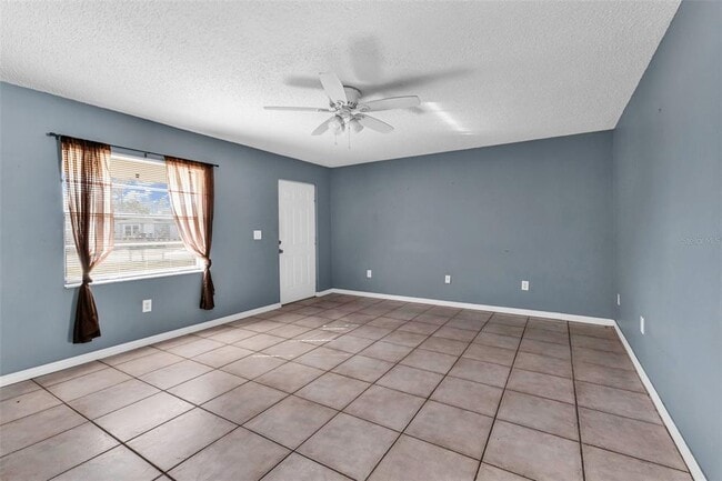 Building Photo - 284 Lomond Dr