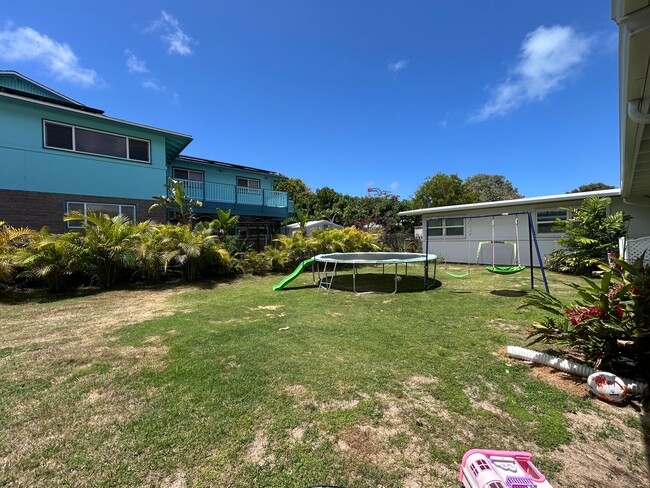 Building Photo - Beautifully Renovated Kailua Home | Walk t...