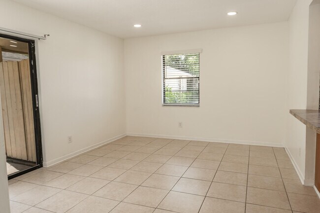 Building Photo - 1253 White Pine Dr