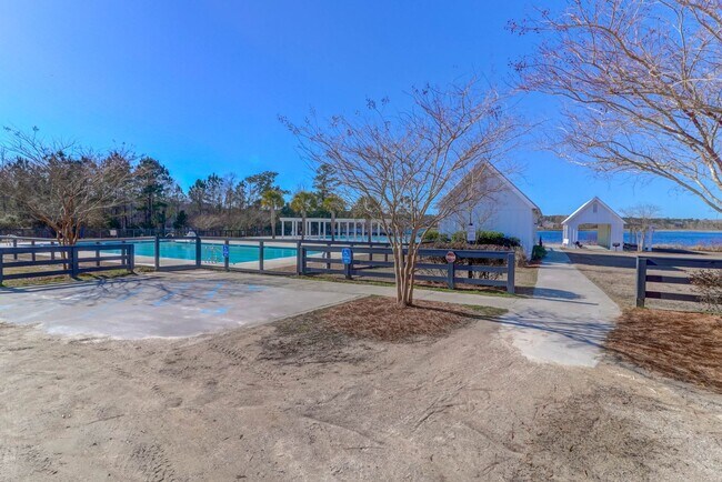 Building Photo - Pristine and Calm Home in Moncks Corner