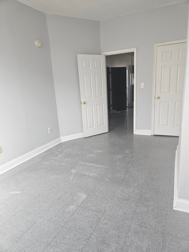 Building Photo - 1909 McCulloh St