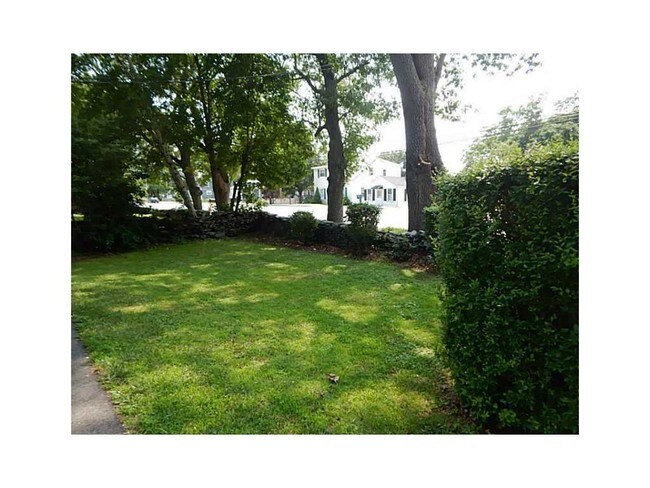 Building Photo - 1785 W Main Rd