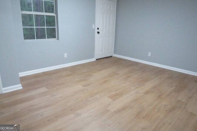 Building Photo - 2060 Bedford Ct