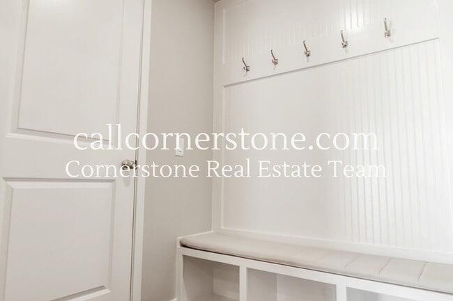 Building Photo - 9844 Cronin St