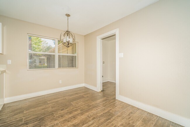 Building Photo - 10074 Woodhollow Dr