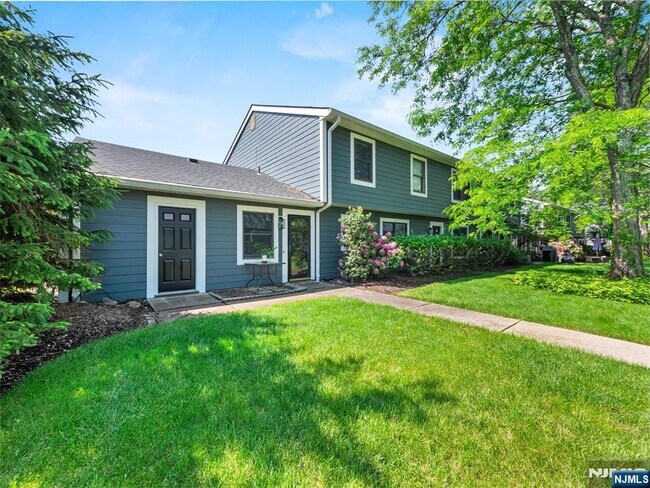 Building Photo - 17 Briarwood Ct