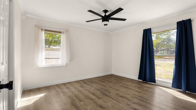 Building Photo - 2118 Fordham Ln