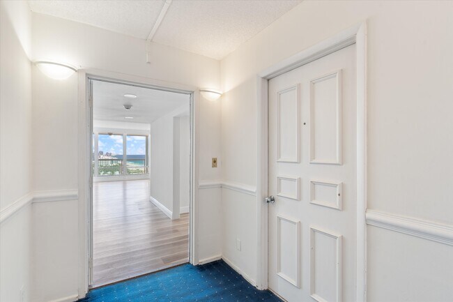 Building Photo - 2100 S Ocean Ln