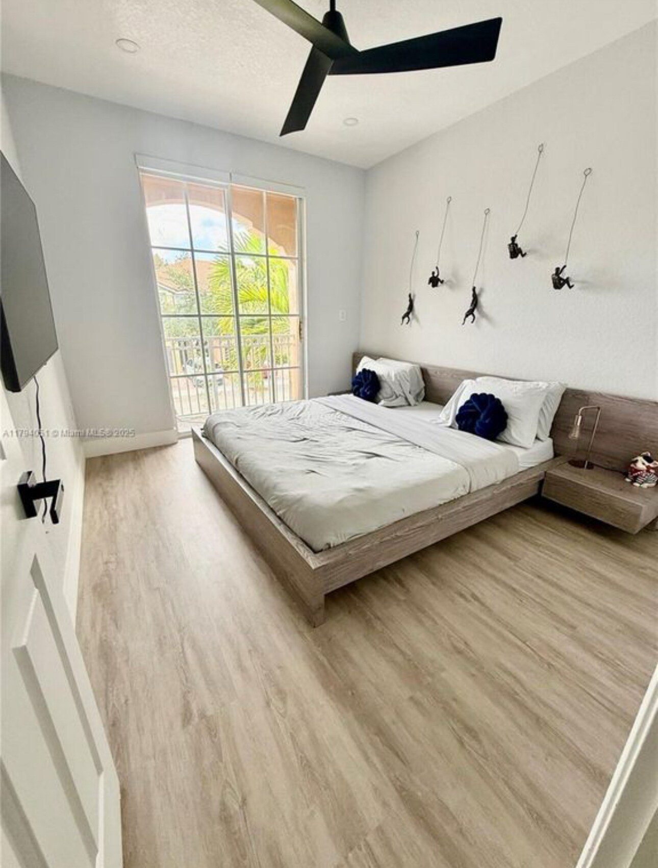 Upstairs room - 1481 SE 25th Ter