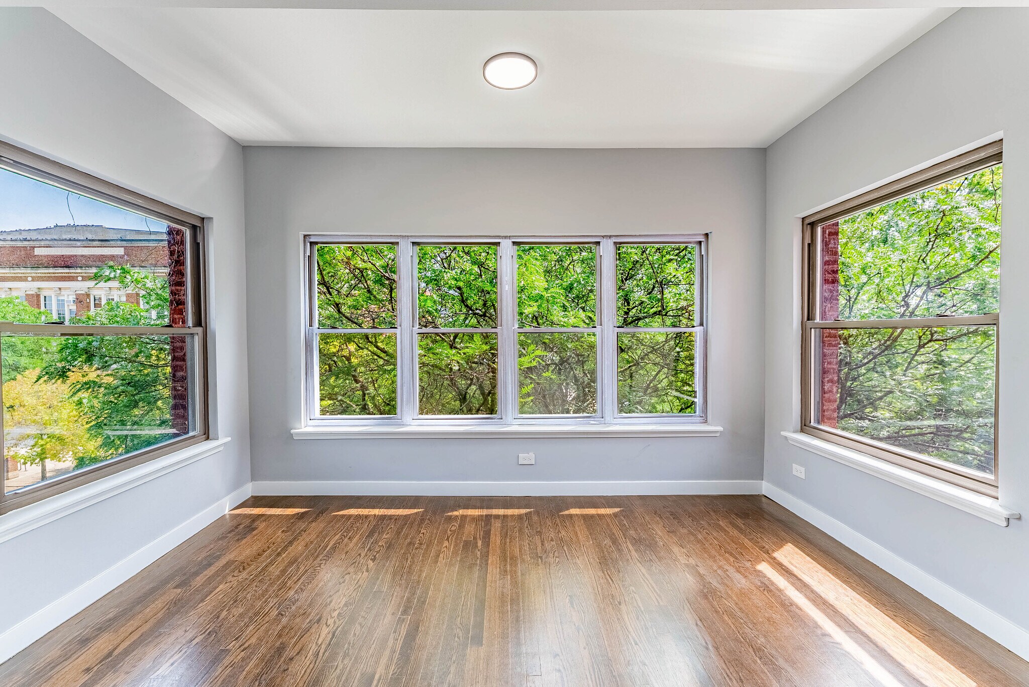 Building Photo - 7630 N Marshfield Ave