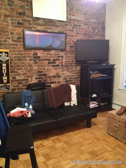 Building Photo - 40 Anderson St