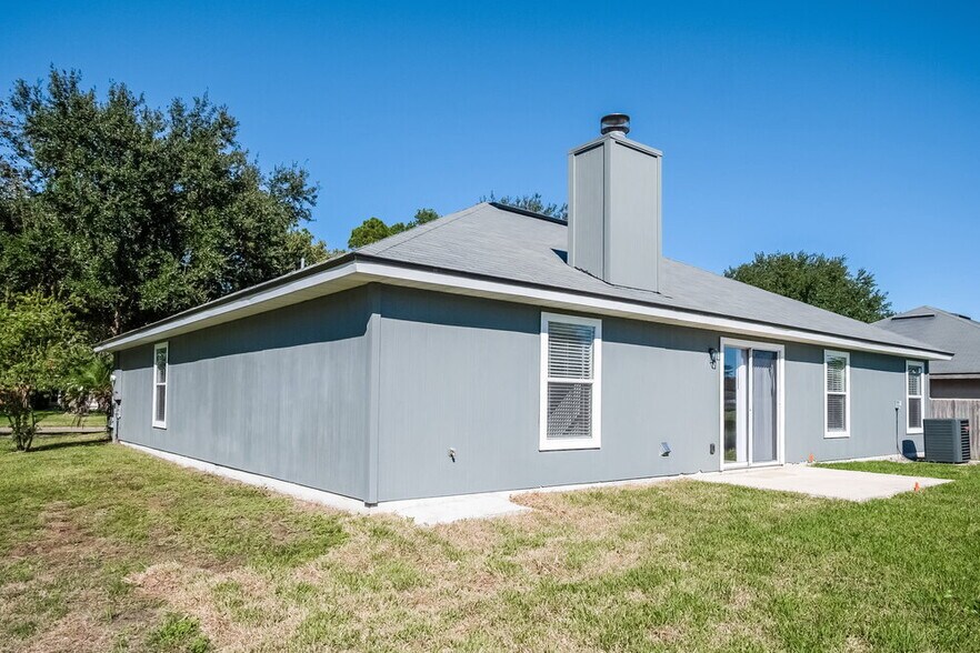 Building Photo - 14027 Crestwick Dr W