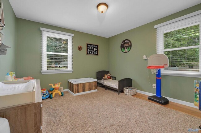 Building Photo - 619 Graycroft Dr SW