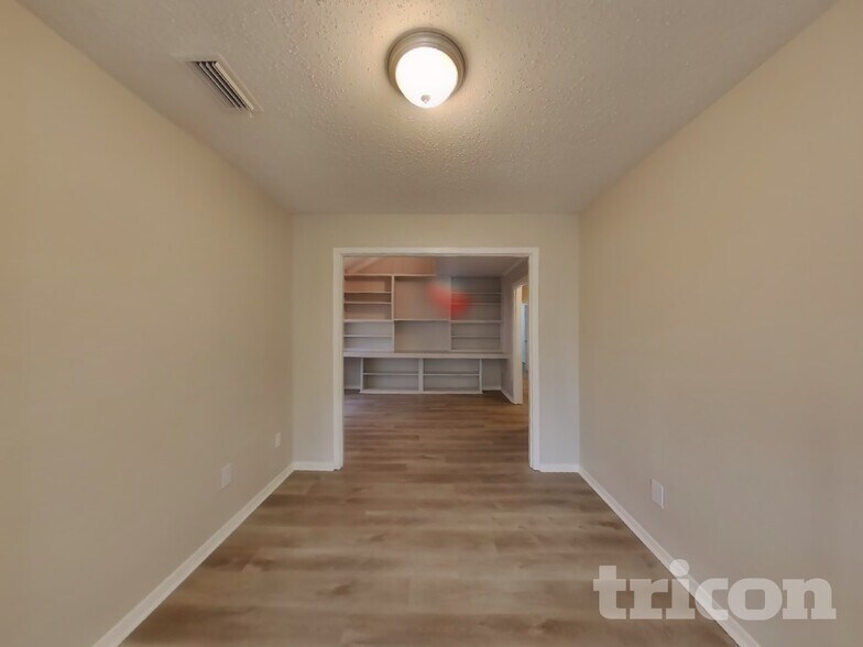 Building Photo - 725 Villa Ridge Dr